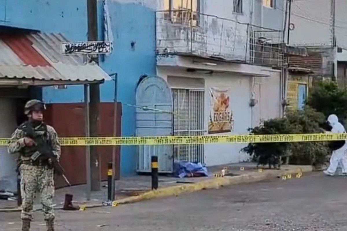 Cuerpos de emergencia y seguridad acordonan la zona tras un ataque armado en la colonia Lomas del Sur, Puebla | Foto: Cortesía