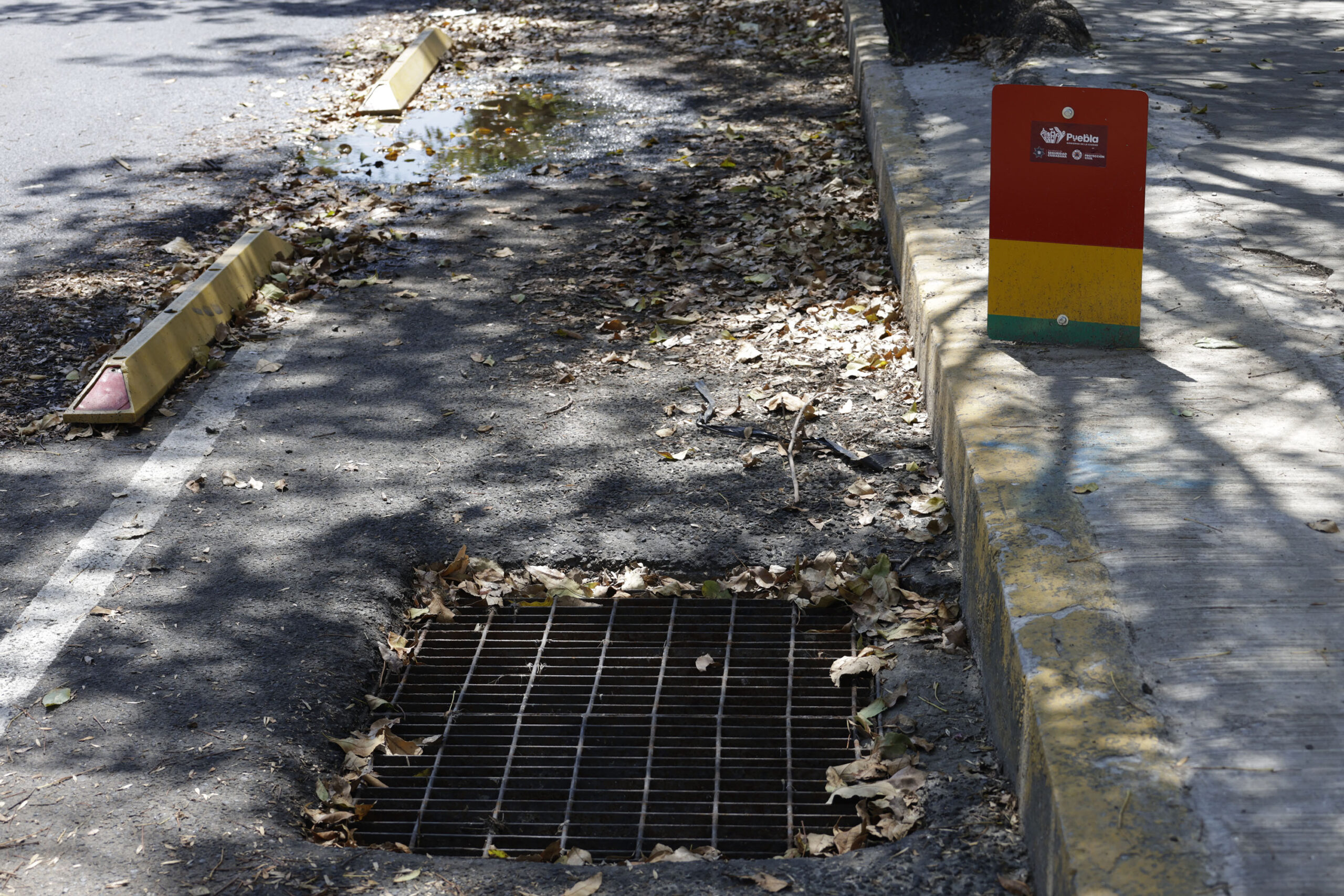 Uno de los 28 semáforos pluviales en Puebla instalados por el Ayuntamiento en puntos con riesgo de inundación | Foto: Agencia Enfoque