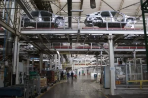 Volkswagen recontratará en 2027 a 611 trabajadores