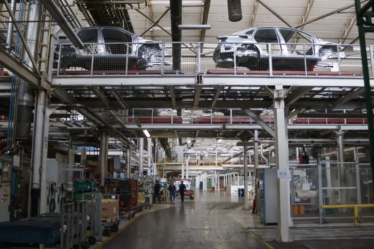 Volkswagen recontratará en 2027 a 611 trabajadores
