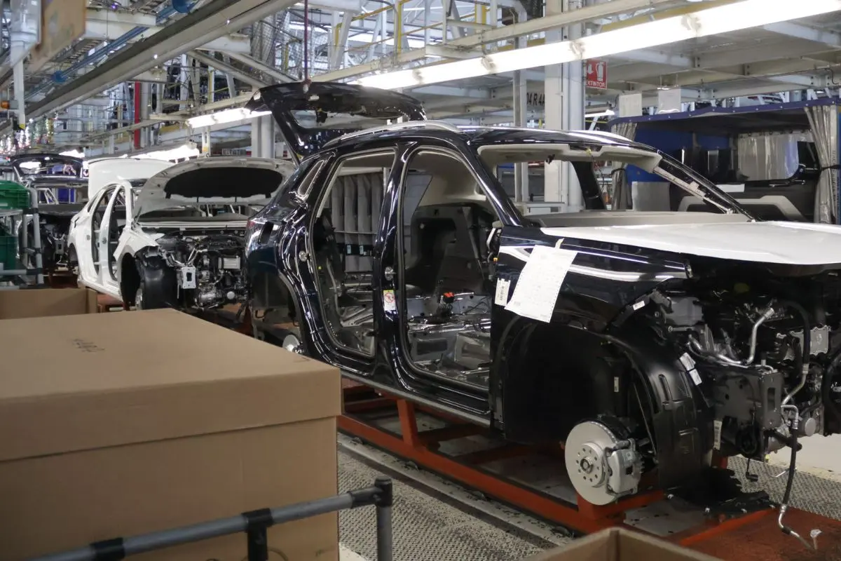 Volkswagen recontratará en 2027 a 611 trabajadores 