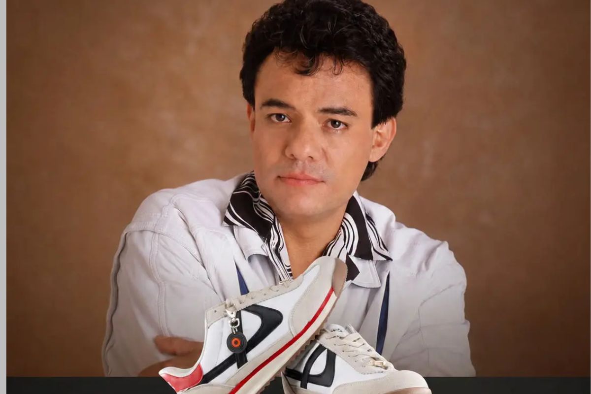 Tenis de José José x Panam, edición especial inspirada en el álbum «Secretos» del Príncipe de la Canción | Foto: Cortesía Panam