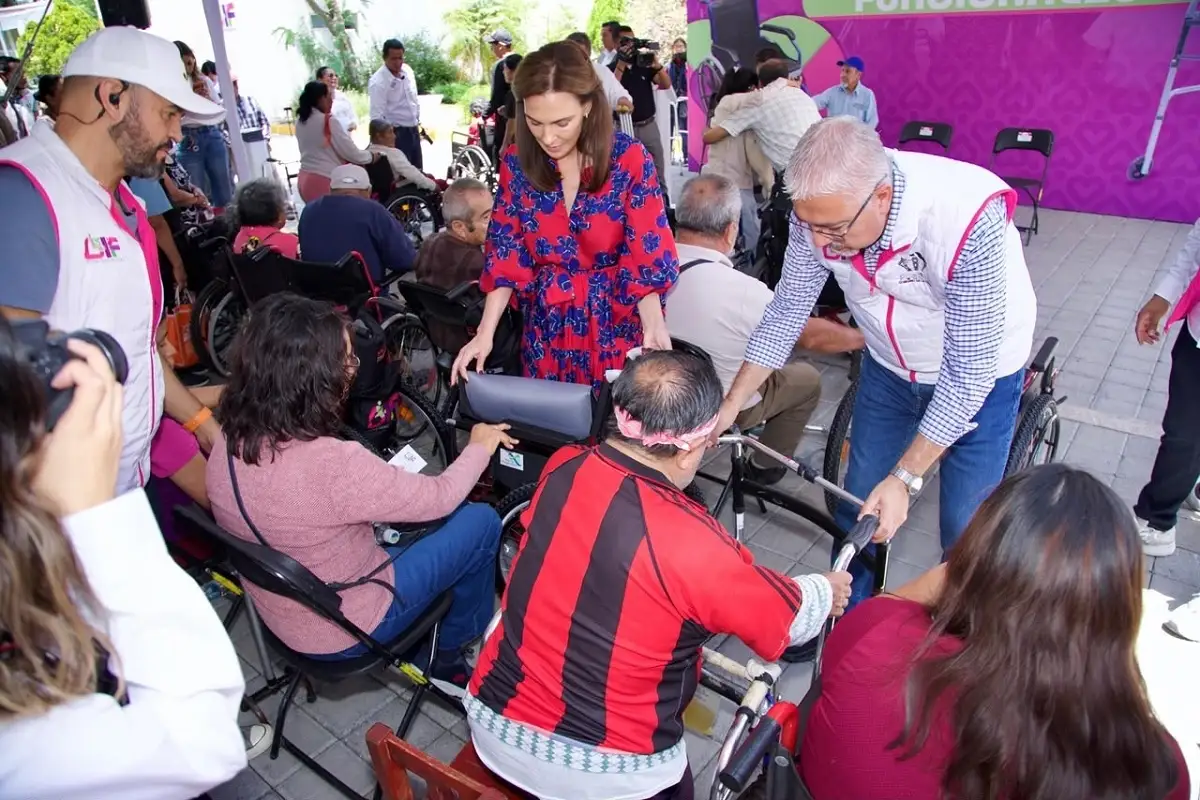 Entrega MariElise Budib aparatos funcionales a personas con discapacidad
