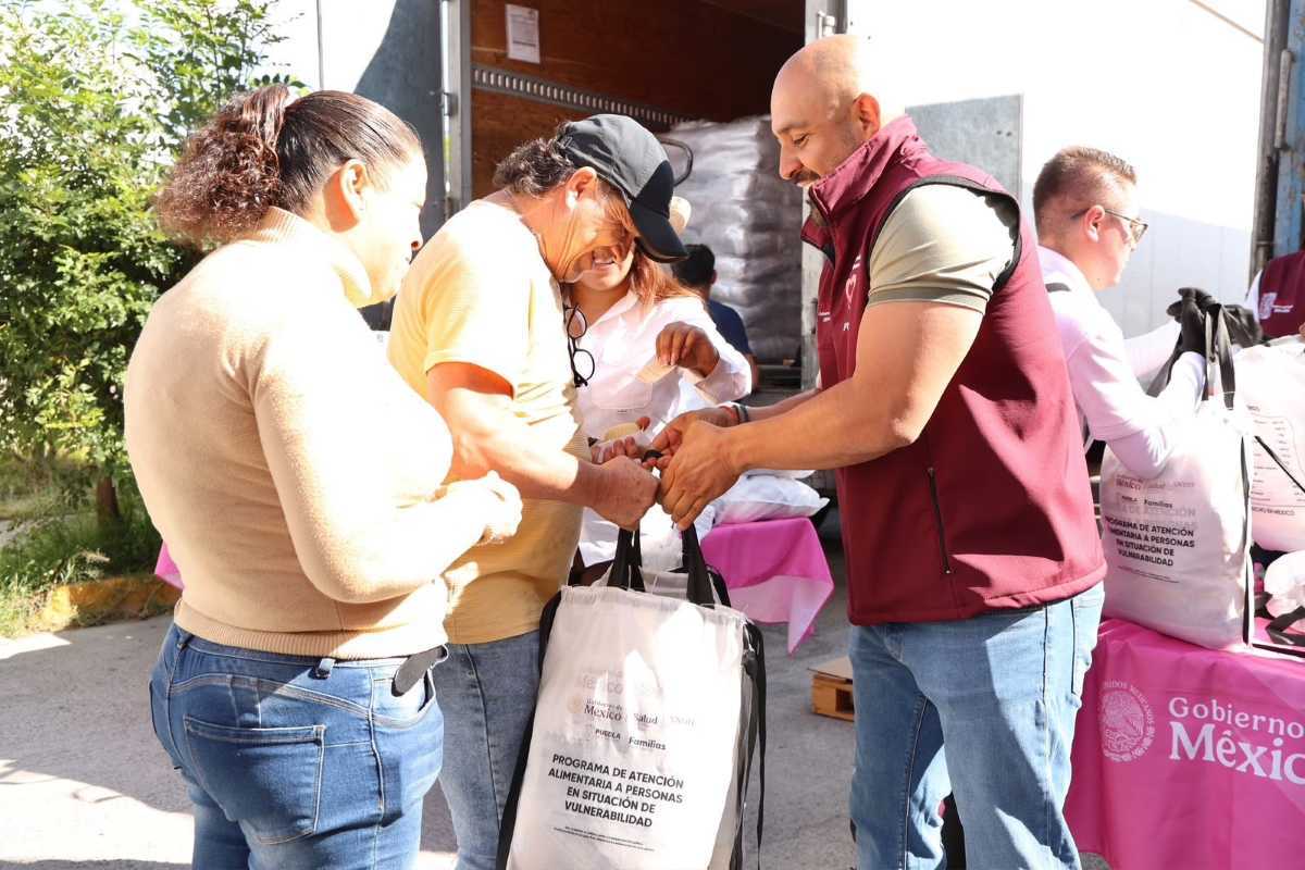 SEDIF entrega canastas alimentarias a familias vulnerables de la capital poblana | Foto: Cortesía