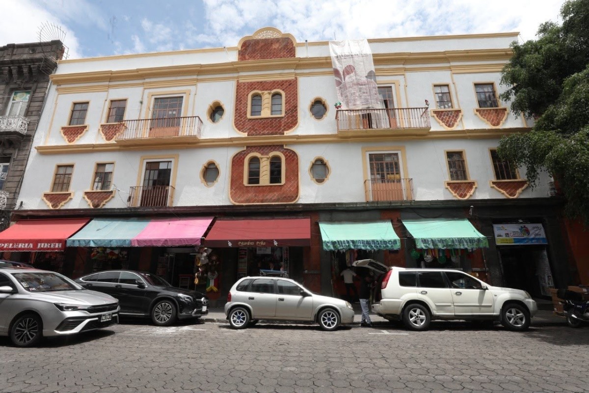 Gobierno de Pepe Chedraui fortalece la conservación del patrimonio histórico con la recuperación de fachadas en la 8 Oriente del Centro Histórico de Puebla | Foto: Cortesía