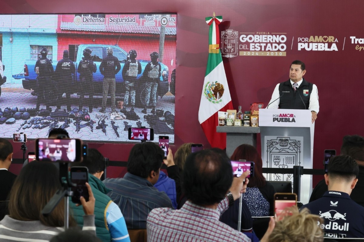 El gobernador Alejandro Armenta Mier respalda el Operativo Enjambre y reconoce la labor de Omar García Harfuch contra la infiltración delictiva en Puebla | Foto: Cortesía