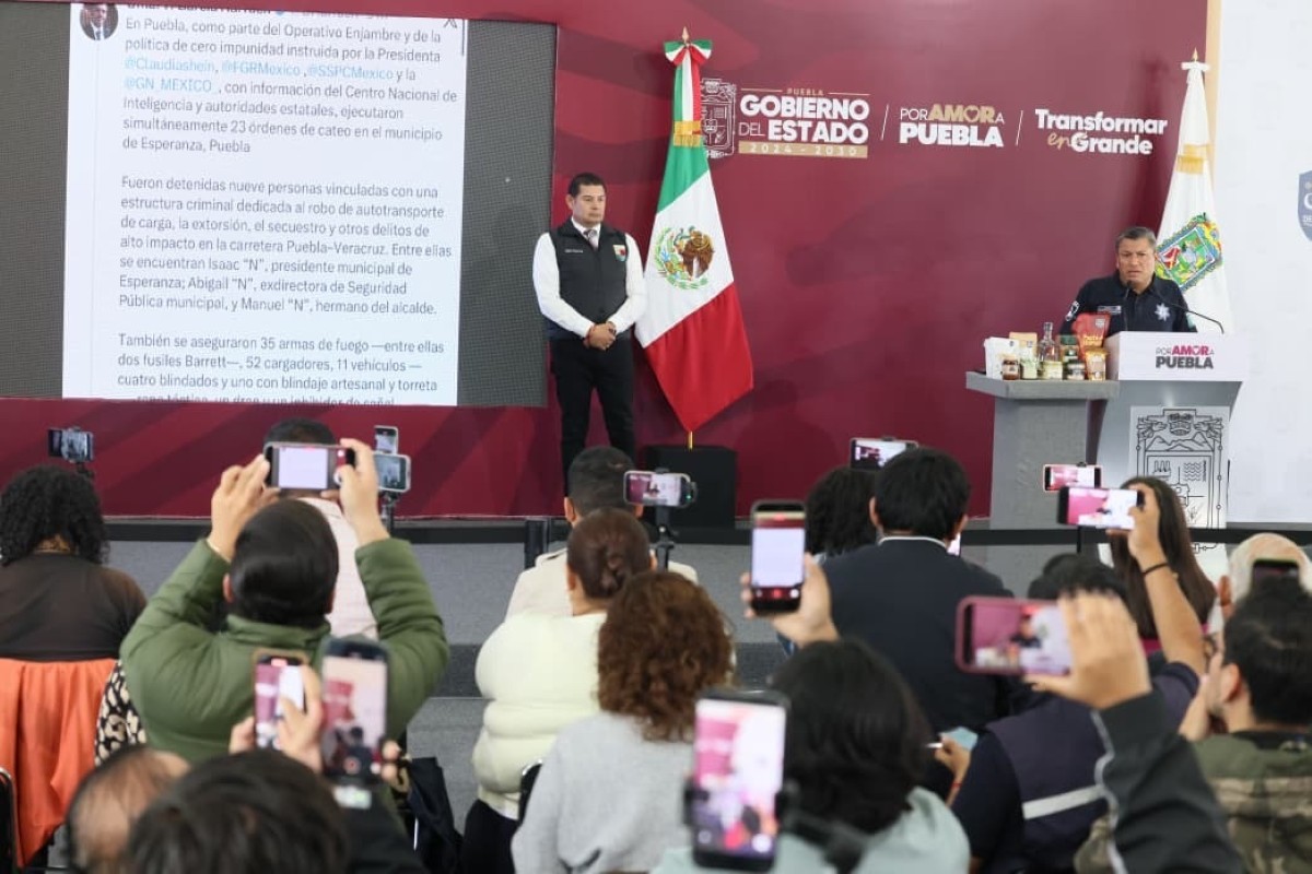 El gobernador Alejandro Armenta Mier respalda el Operativo Enjambre y reconoce la labor de Omar García Harfuch contra la infiltración delictiva en Puebla | Foto: Cortesía