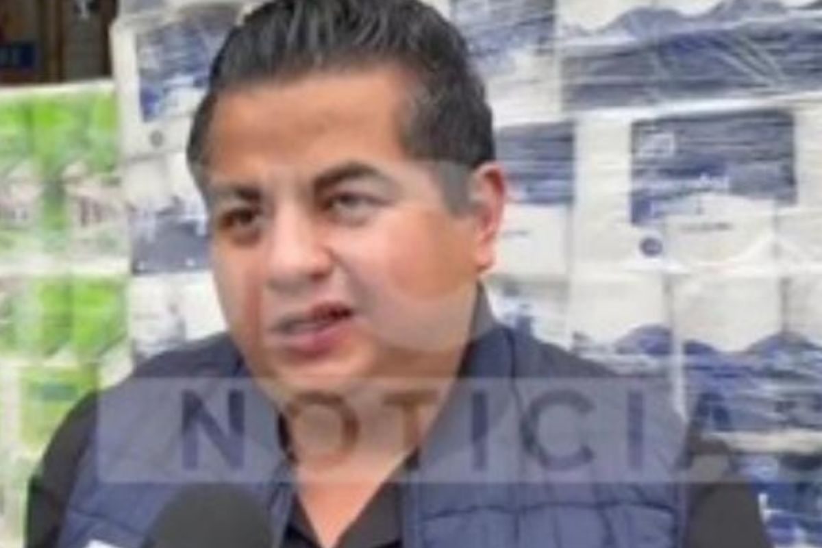 Premian a trabajador que salvó a niña en Puebla de ser atropellada con 20 mil pesos