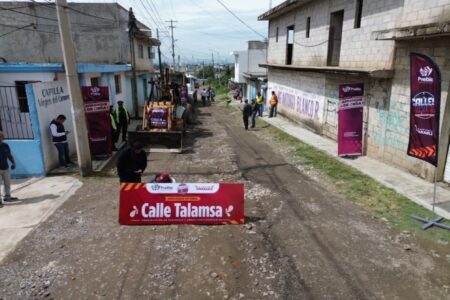 Arranca Gobierno de Pepe Chedraui rehabilitación vial en la Junta Auxiliar de San Pablo Xochimehuacan | Foto: Cortesía