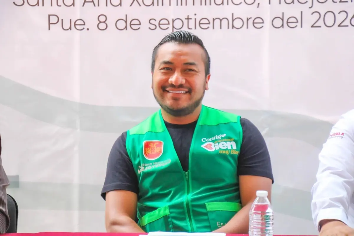 Roberto Solís invierte en la educación de Huejotzingo: entrega uniformes completos a casi 500 alumnos del Cobaep