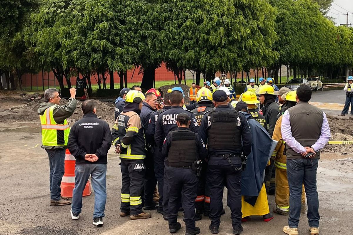 Bomberos y Protección Civil atienden la fuga de gas en Bulevar Hermanos Serdán en Puebla | Foto: Cortesía
