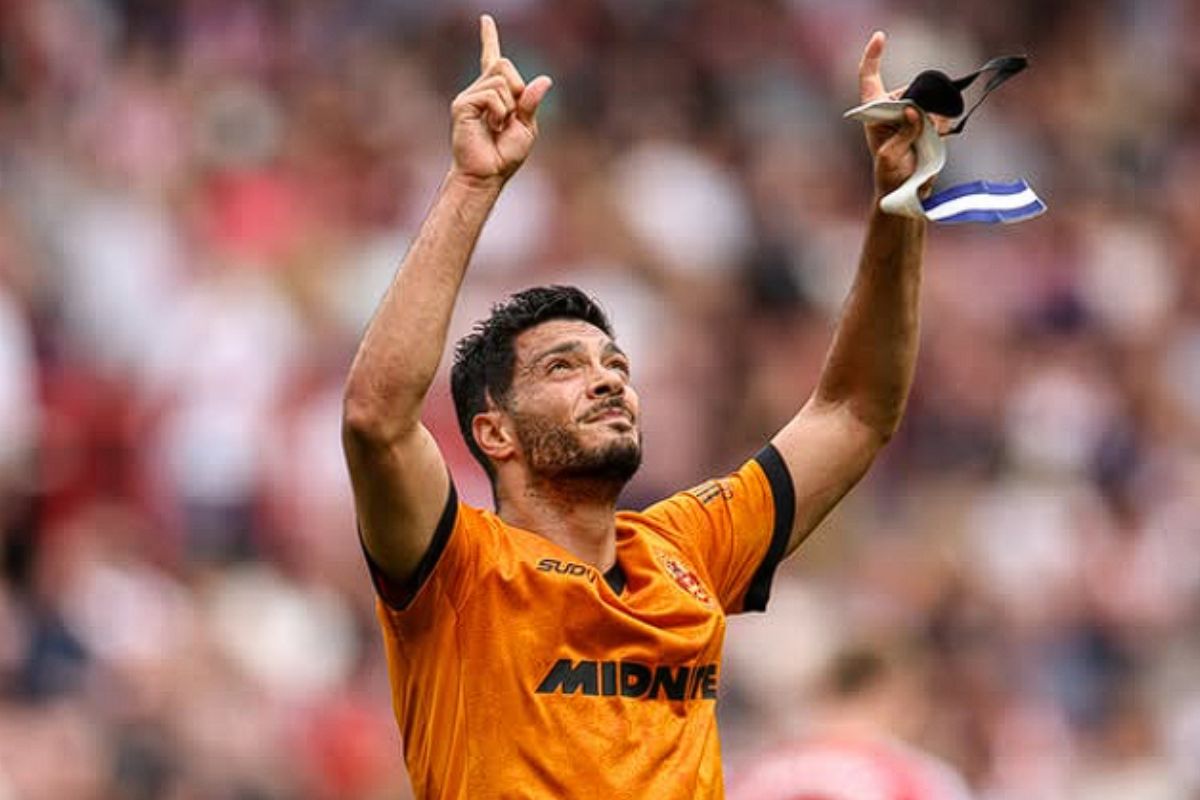 Raúl Jiménez celebra el gol con el que lidera la victoria del Wolverhampton ante Sheffield United | Foto: Cortesía