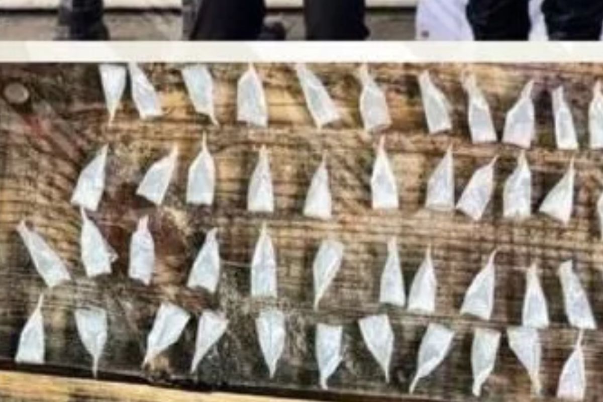 Cae banda La Güera en Momoxpan; los detienen por narcomenudeo 2 Droga y objetos asegurados cuando cae banda La Güera en Momoxpan, Cholula | Foto: FGE