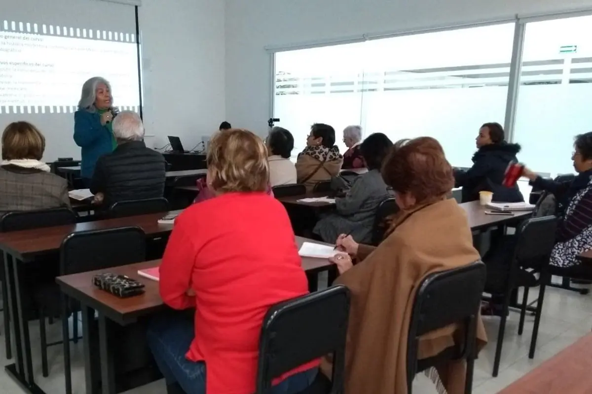 Universidad para Adultos BUAP cumple 10 años