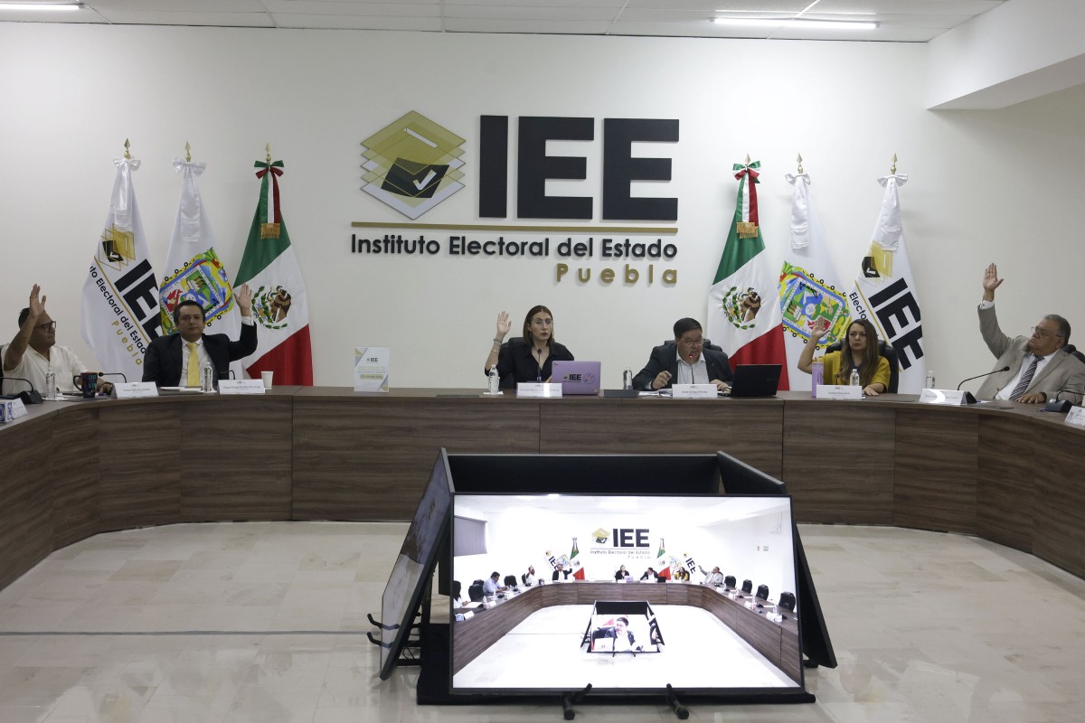 Sesión del Consejo General del IEE donde se validaron los padrones de militantes de partidos políticos locales de Puebla | Foto: Agencia Enfoque