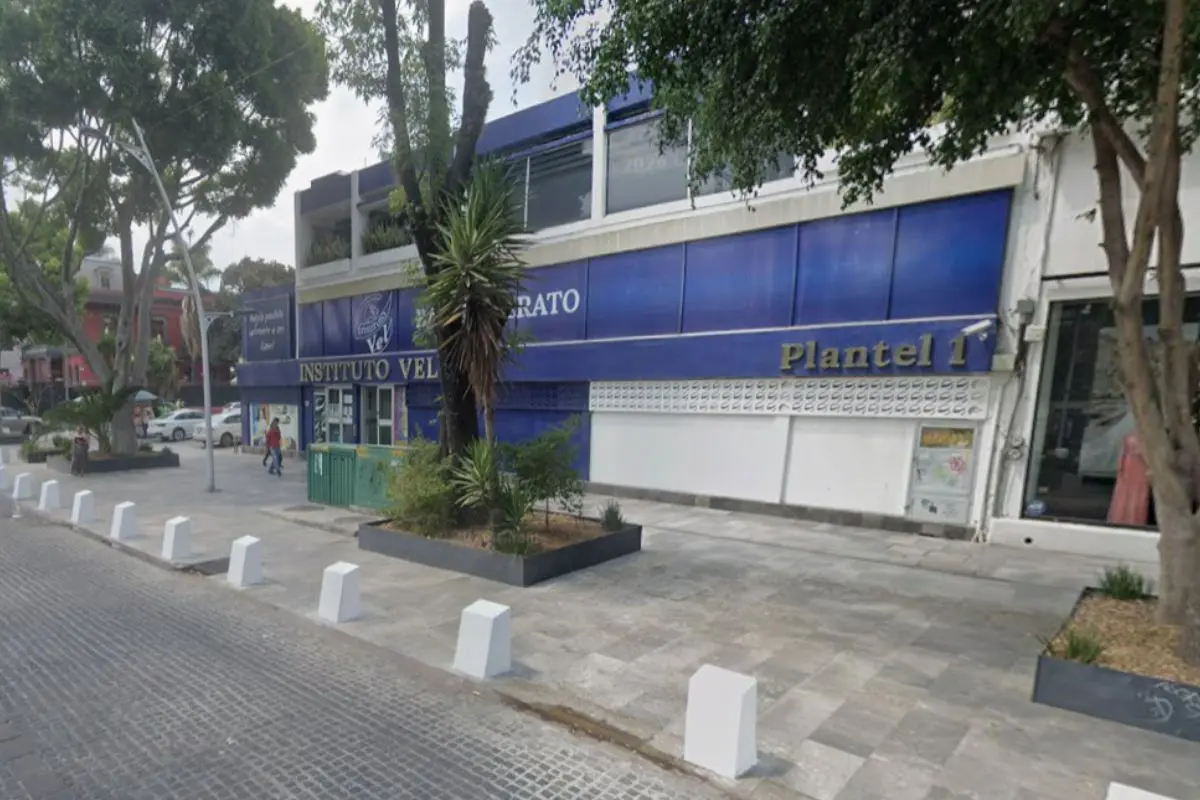 Nueve alumnos del Instituto Vel de Puebla se intoxican y son llevados a un hospital 2 Nueve alumnos resultan intoxicados en el Instituto Vel de Puebla