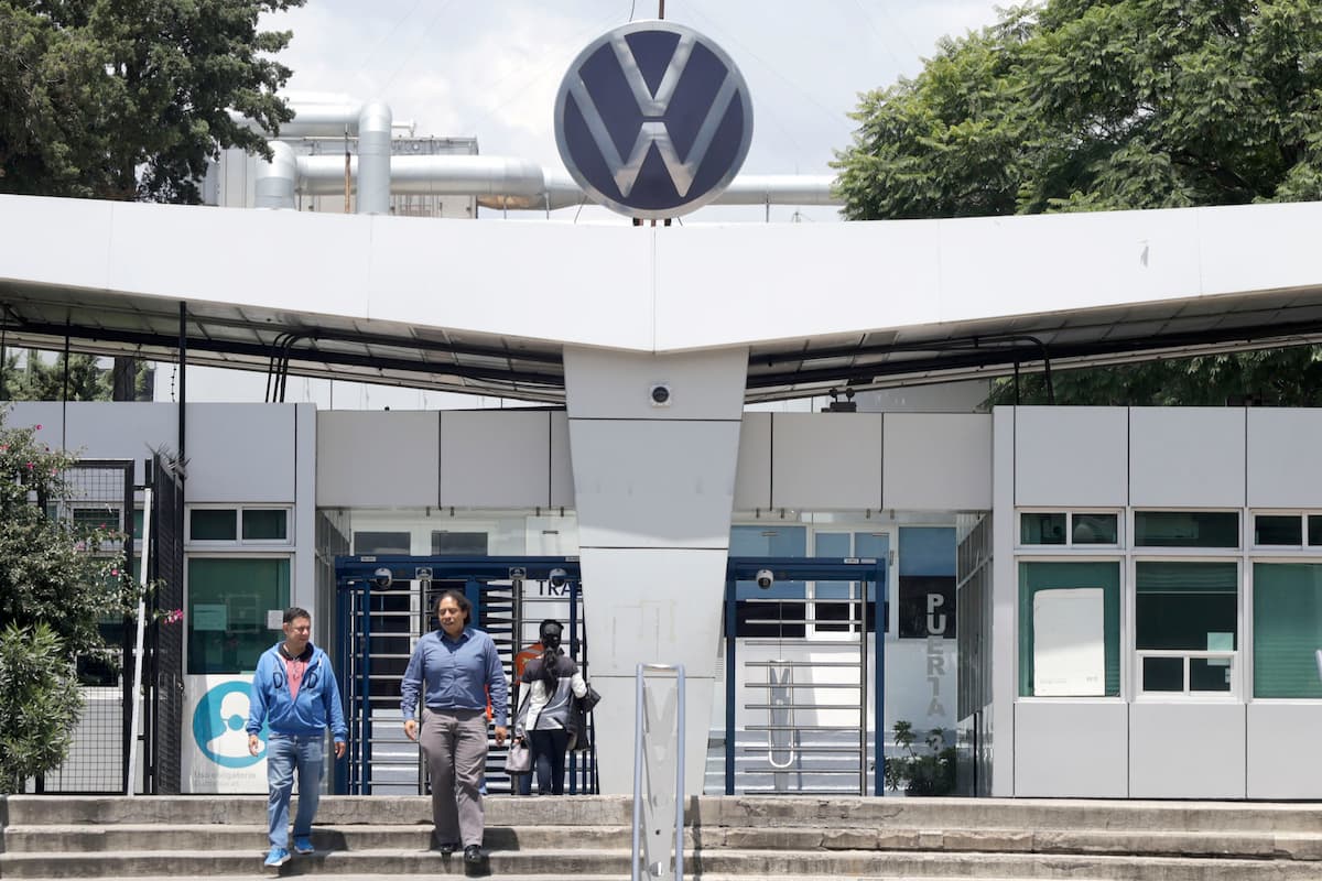 Volkswagen y sindicato analizan recontratación de despedidos ante la Junta de Conciliación