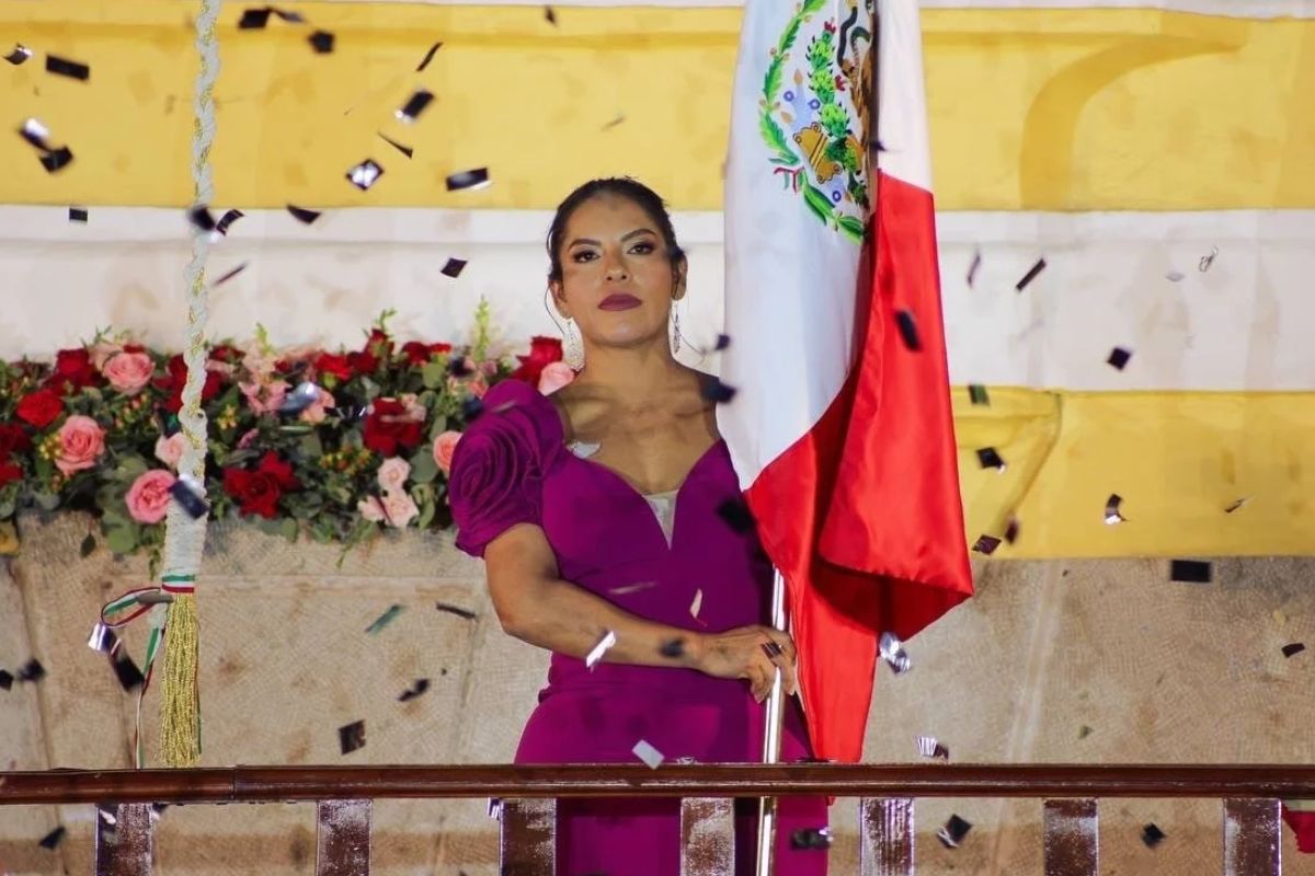 Miles de personas gritan viva San Andrés Cholula durante la ceremonia del 16 de septiembre | Foto: Cortesía