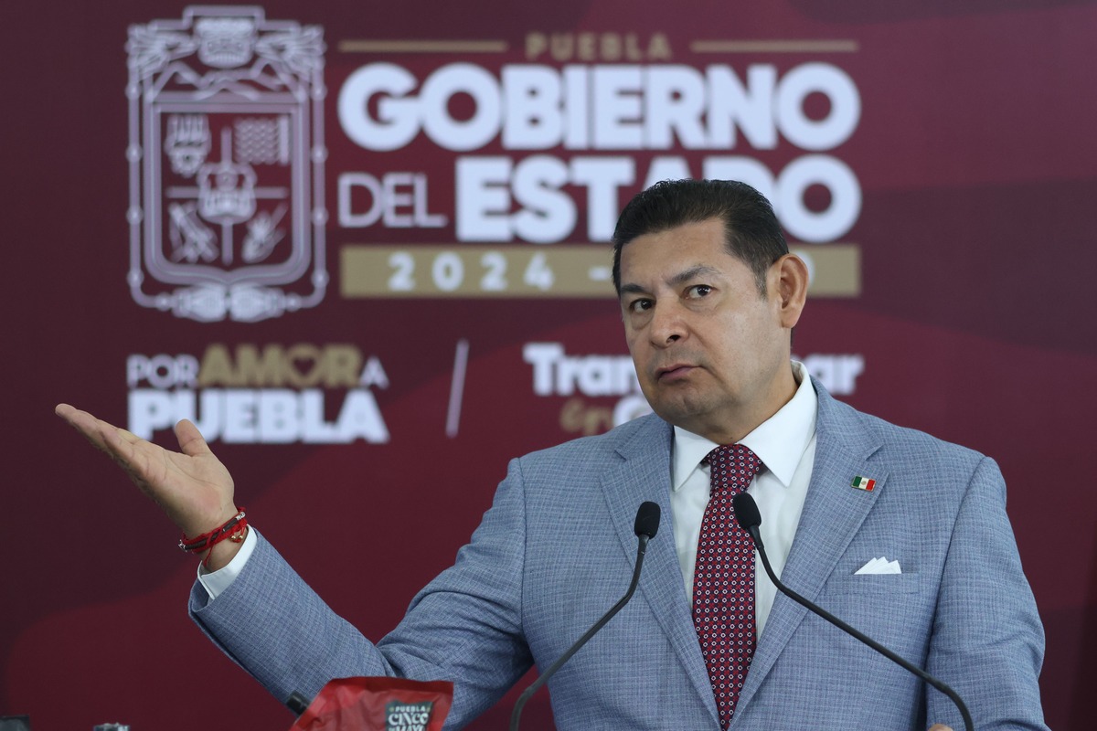 Presidentes de concejos municipales en Puebla en entrevista | Foto: Agencia Enfoque