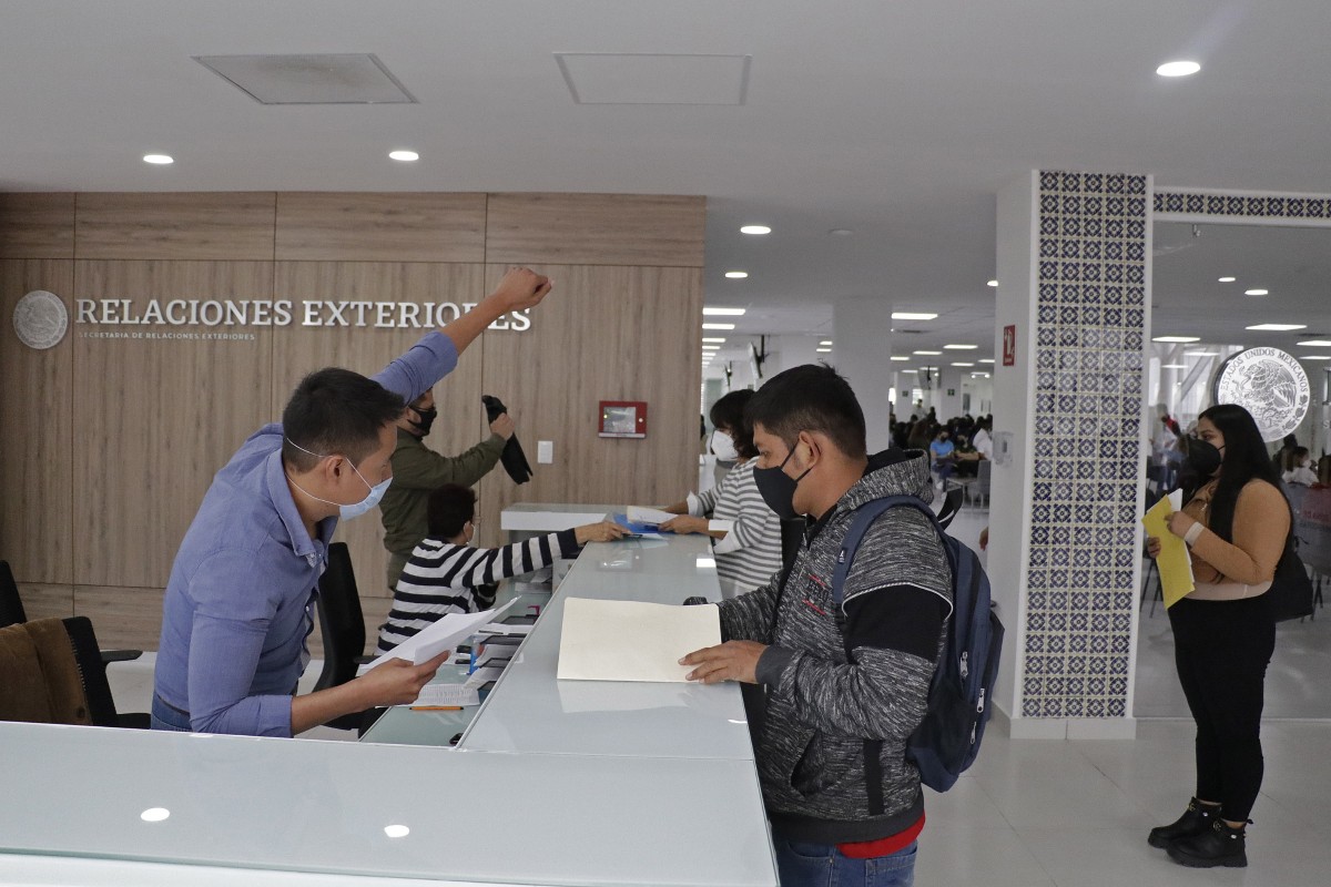 Ciudadanos acuden a tramitar su pasaporte en Puebla | Foto: Agencia Enfoque