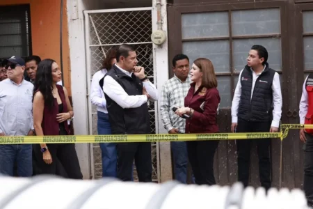 Alejandro Armenta y Bety Sánchez supervisan construcción de colector pluvial de San Bartolo