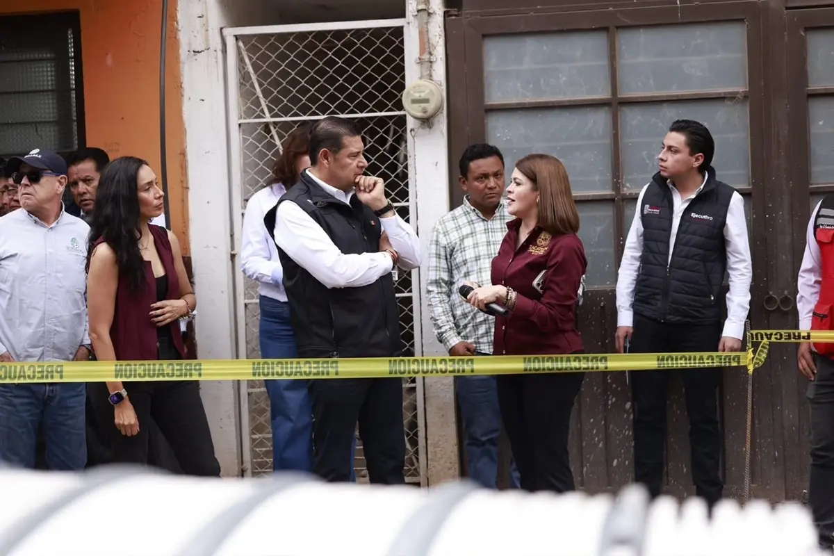 Alejandro Armenta y Bety Sánchez supervisan construcción de colector pluvial de San Bartolo