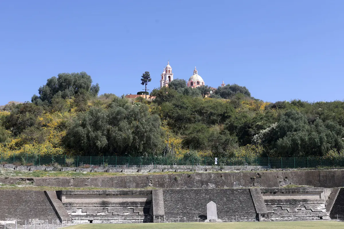 INAH conmemora 95 años del inicio de las exploraciones en la Pirámide de Cholula