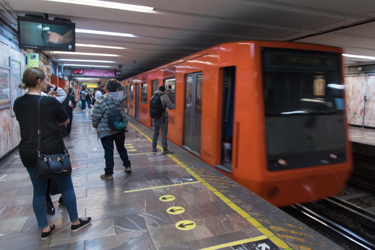 Se desploma techo del Metro Balderas en la Línea 3 2 Se desploma techo del Metro Balderas en la Línea 3