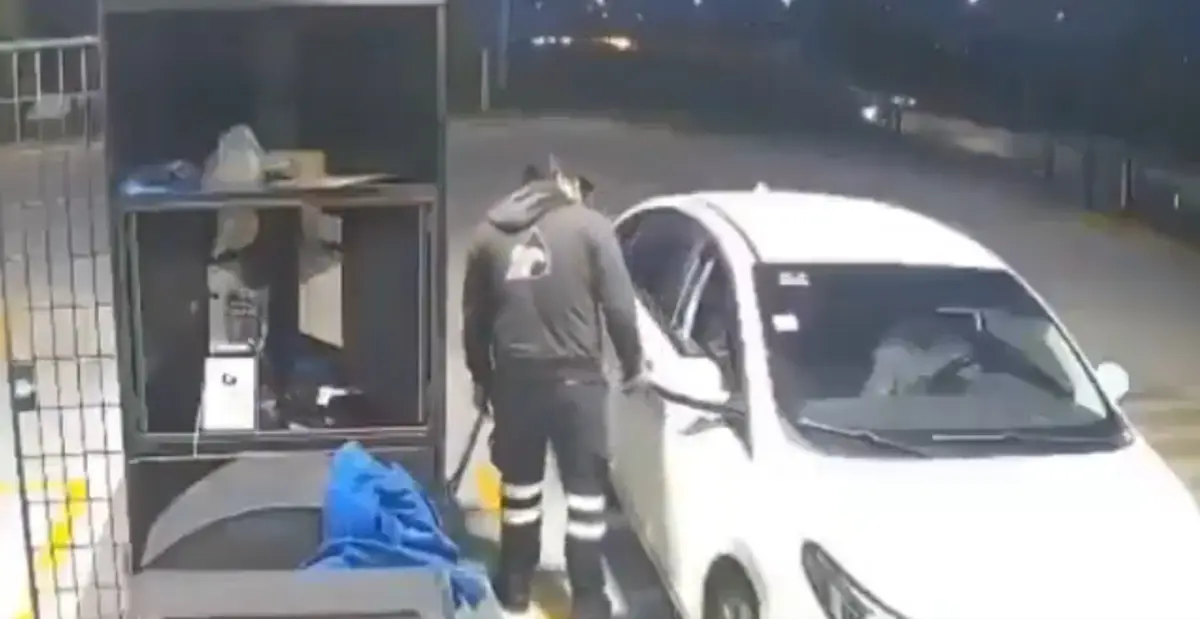 Conductor escapó de gasolinera tras cargas más de mil pesos
