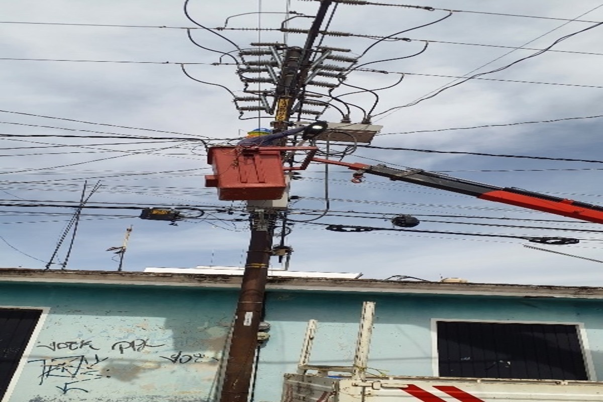 Mantenimiento y alumbrado público en barrios y juntas auxiliares de San Pedro Cholula | Foto: Cortesía