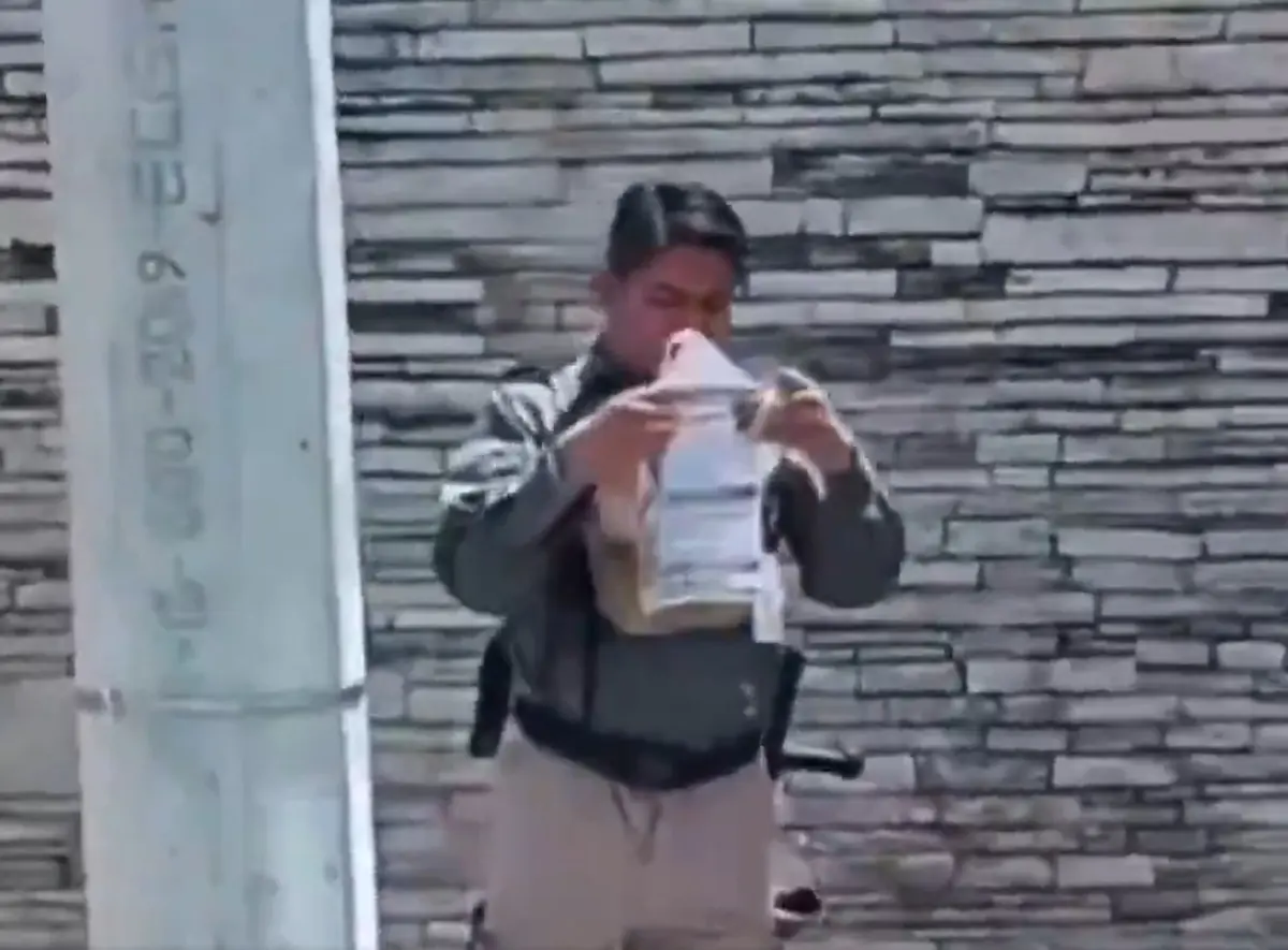 (VIDEO) Guardia tiró fichas de búsqueda en la UPAEP