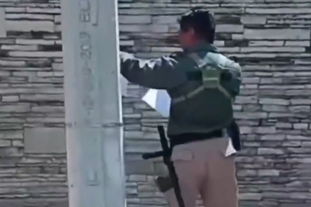 (VIDEO) Guardia tiró fichas de búsqueda en la UPAEP