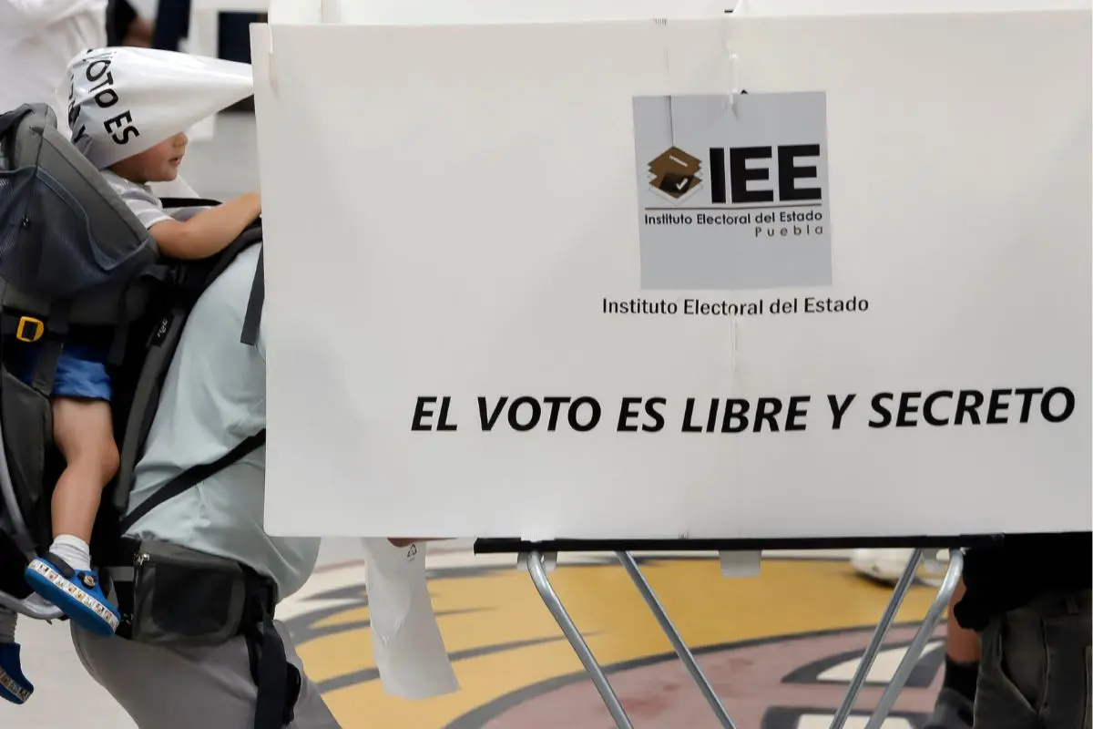 Prohibirán que personas con doble nacionalidad sean gobernadores