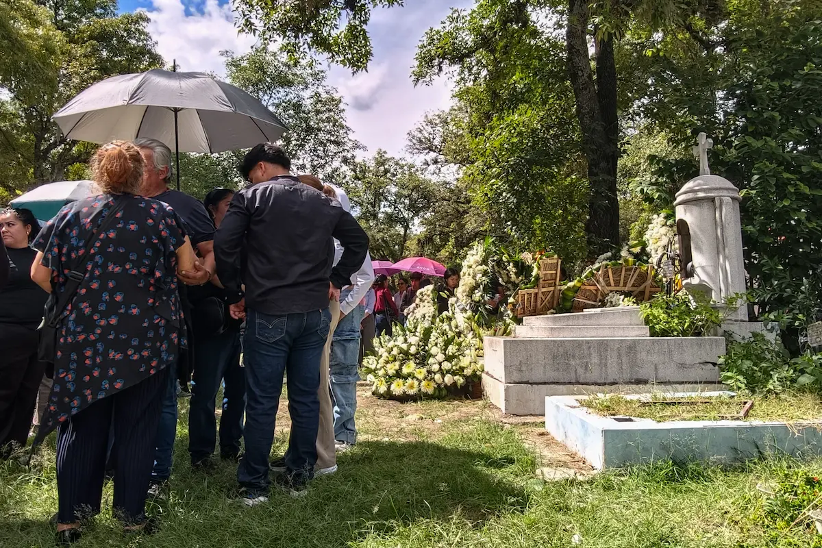 Despiden a Hugo Alejandro Hernández Tello en el Panteón Municipal de Puebla