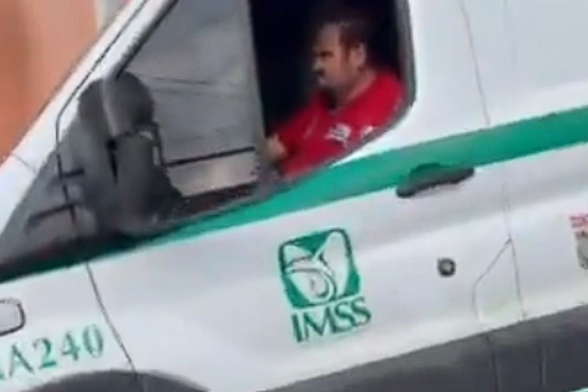 Vehículos dañados tras el paso del chofer ebrio de ambulancia en Nueva Santa María | Foto: Cortesía
