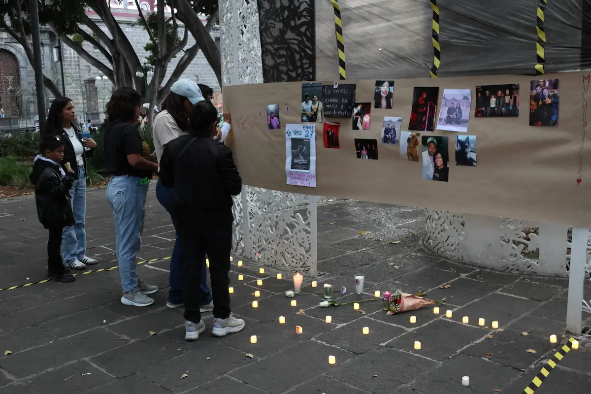 Fans de Camilo Séptimo rinden homenaje a Honas Meléndez en Puebla