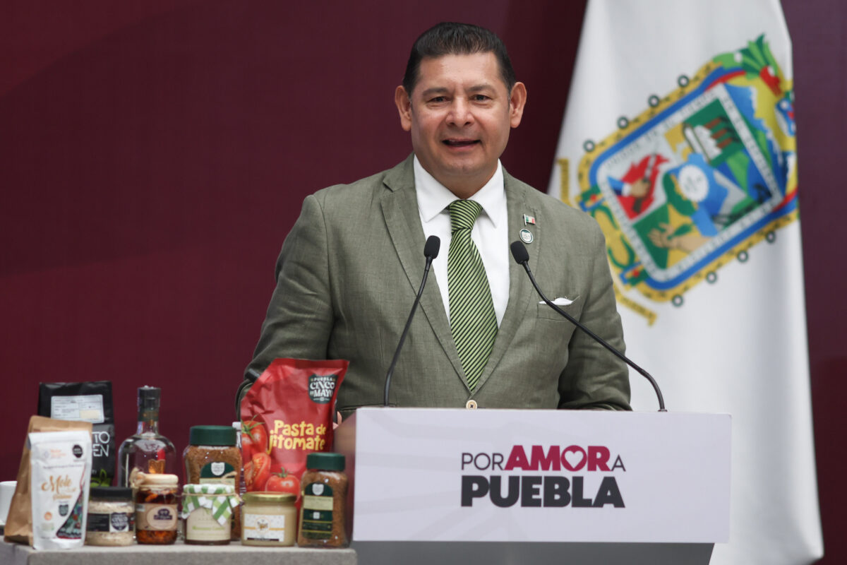 Esposa de Rubén Curiel rechazó que la FGR atrajera la investigación, revela Armenta; condena ataques mediáticos 2 Armenta habla sobre la muerte de Rubén Curiel y revela que su esposa rechazó que la FGR atrajera la investigación | Foto: Agencia Enfoque