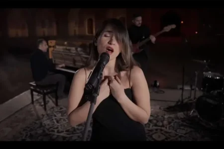 ¿Por qué sentenciaron a la cantante Parastoo Ahmadi a 74 latigazos?