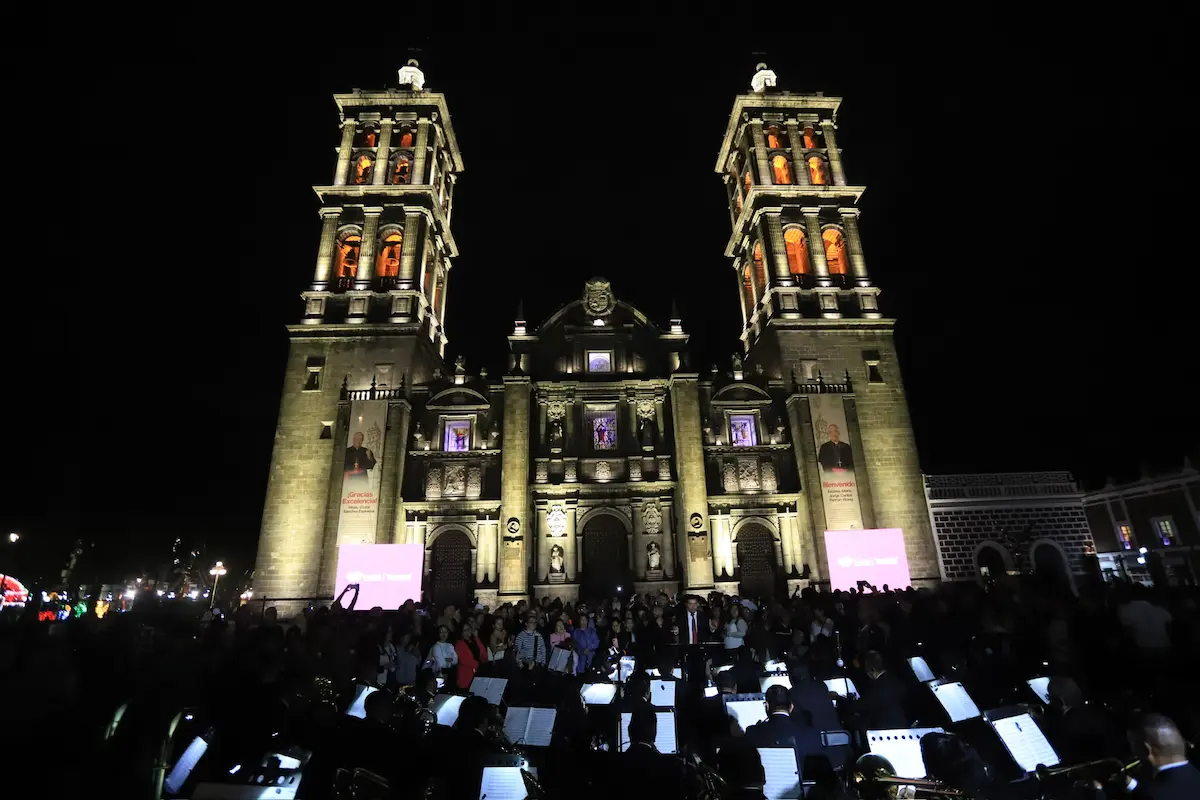 Catedral de Puebla estrena iluminación