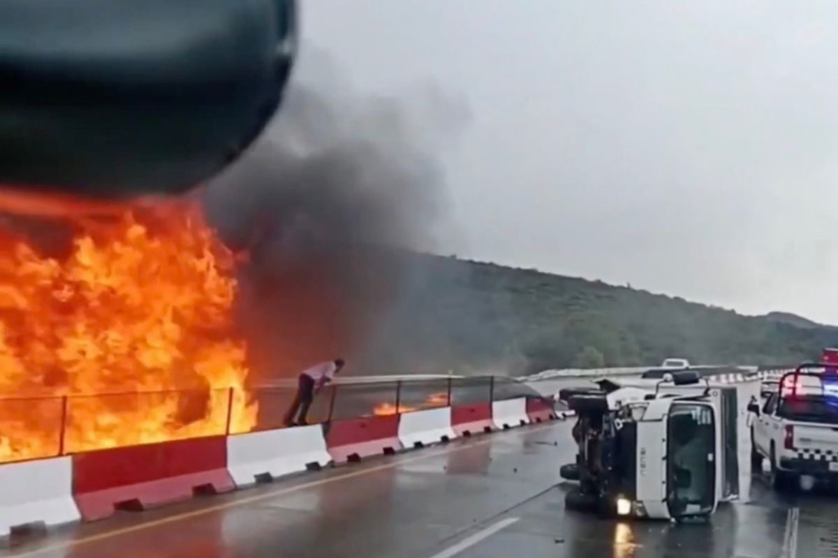 Grúa se incendia tras aparatoso choque múltiple en el Arco Norte