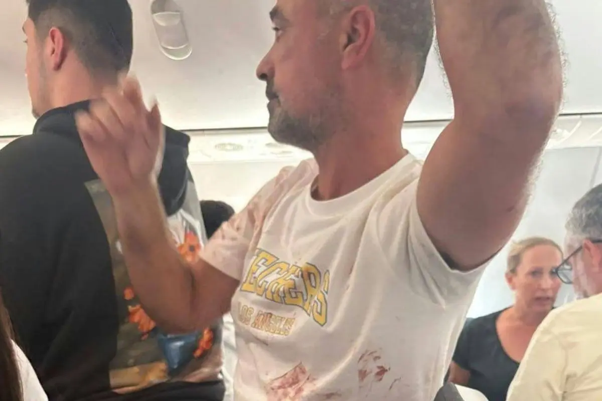 “No iba a dejar que murieran”: piloto de Flydubai apuñalado