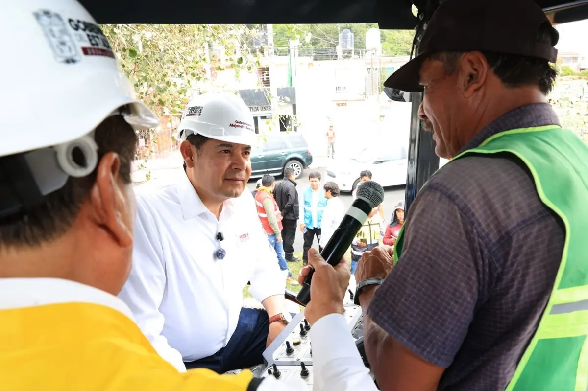 Gobierno del estado transforma vialidades con apoyo de Pemex y trenes de pavimento
