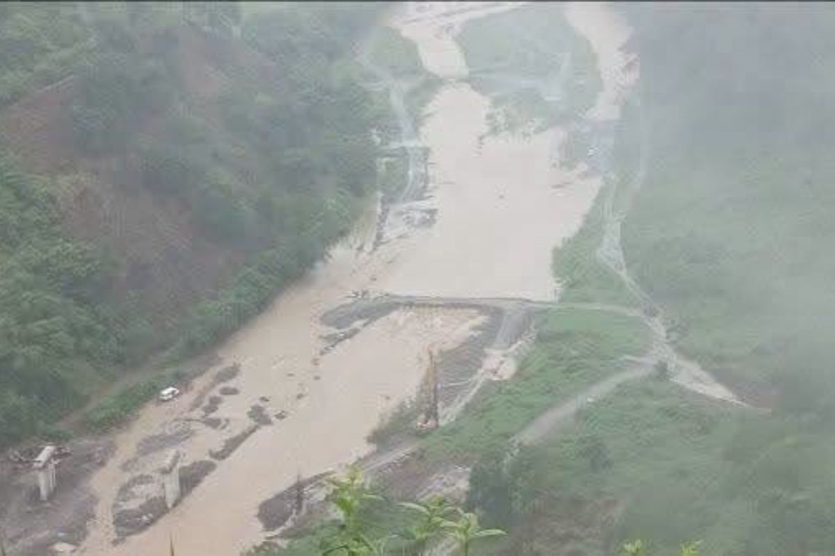 Lluvias incomunican a Tlacuilotepec y Xicotepec por aumento del Río San Marcos
