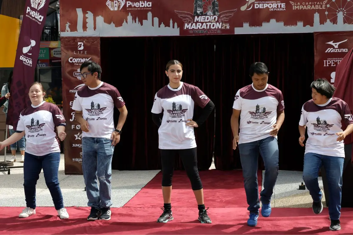 Medio Maratón de Puebla 2026: presentan playera y medalla