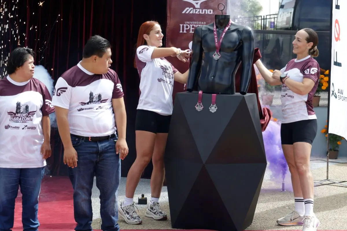 Medio Maratón de Puebla 2026: presentan playera y medalla