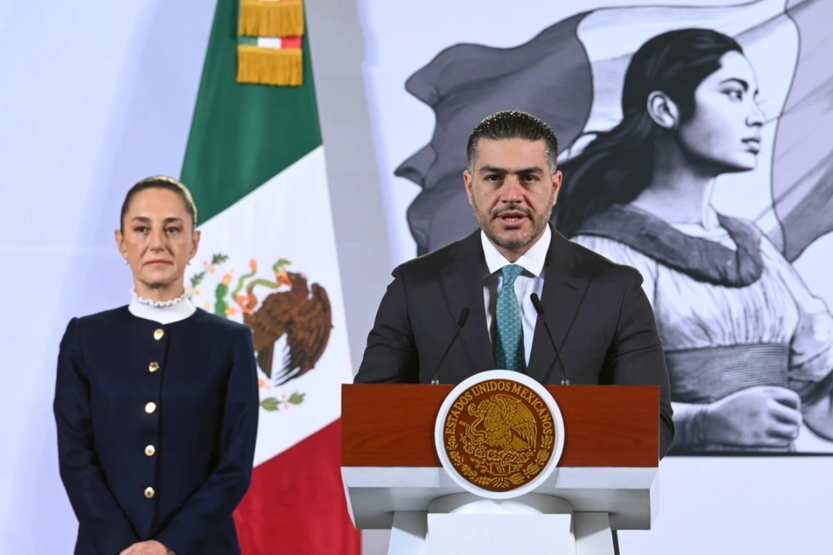 ¿Sheinbaum cuestionó a Omar Garcia Harfuch por congelar cuentas de morenisstas? Esto dijo el WSJ