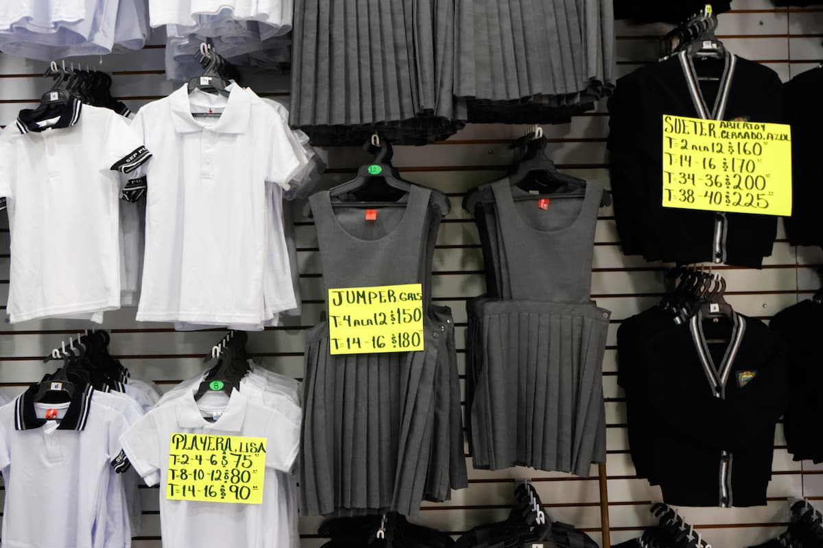 ¿Beneficiarios de beca Rita Cetina en Puebla recibirán uniformes escolares? 