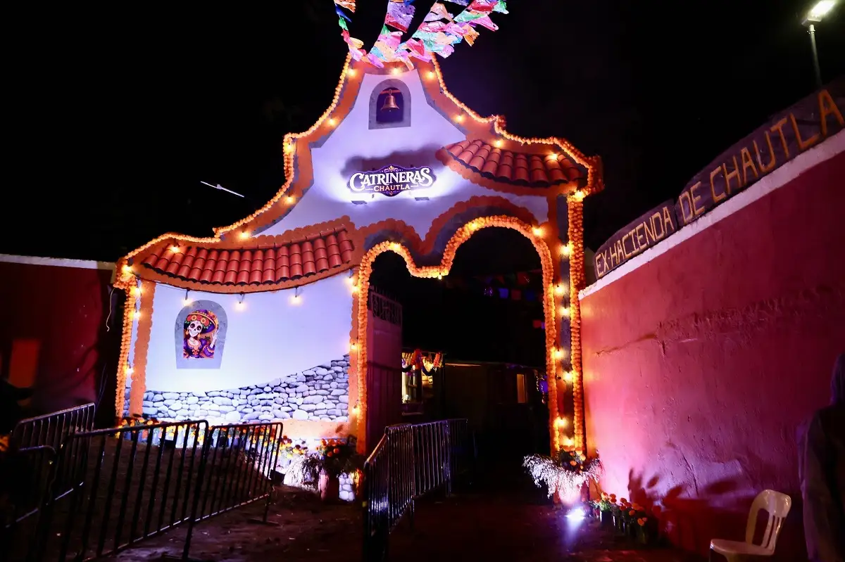 Tradición, misterio y color dan vida a la memoria en Puebla con Catrineras 2026