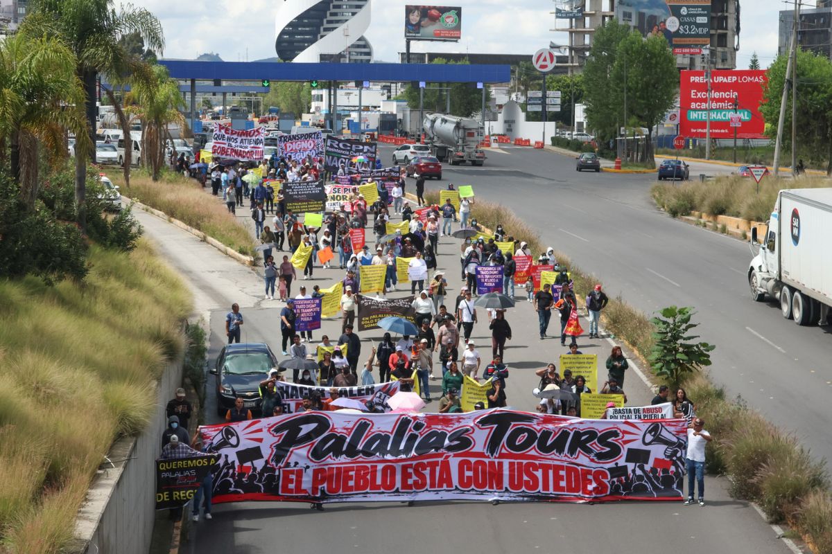 Manifestación de Palalia’s Tours provoca cierres en la Vía Atlixcáyotl