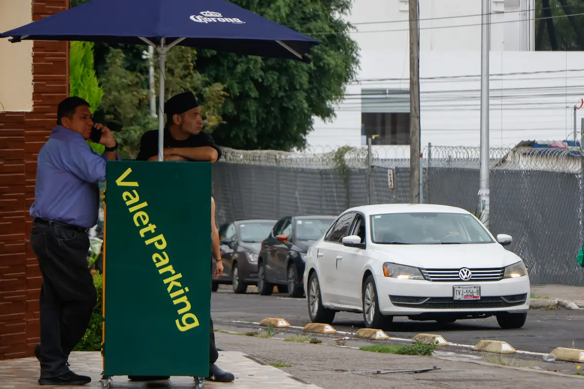 Congreso busca regular valet parking en Puebla
